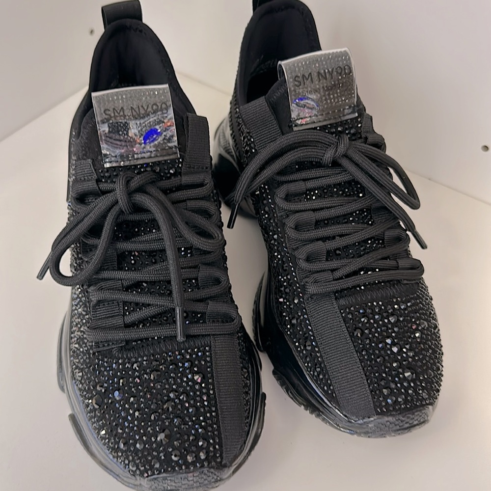 STEVE MADDEN “MAXIMA-R” BLACK RHINESTONE SNEAKER. BRAND NEW. SIZE 6.0